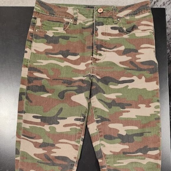Forever 21 Camo Skinny Jeans - Size S | Trendy & Stylish - Picture 1 of 6